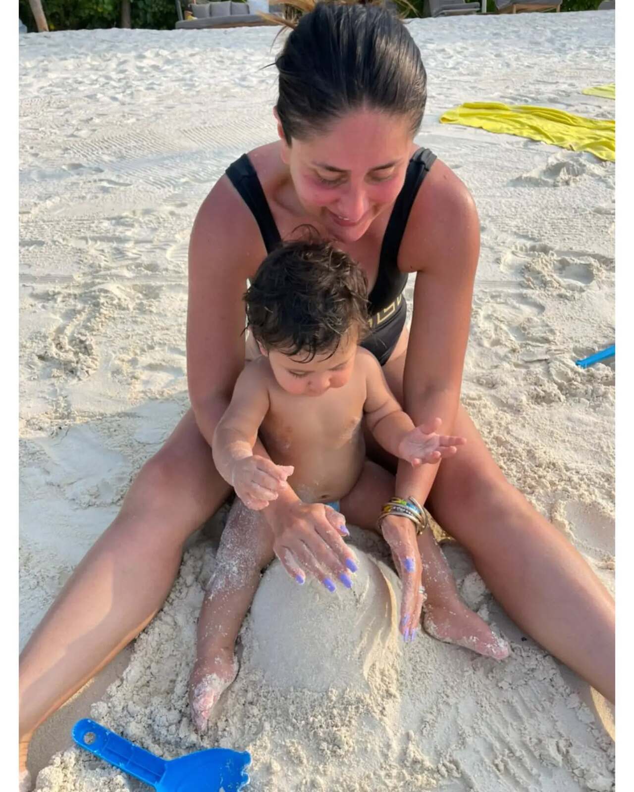 Kareena stuns in this all-black beachwear as she spends quality time with son Jeh. The mother-son duo are seen building a sandcastle, and it is a sight to behold. 